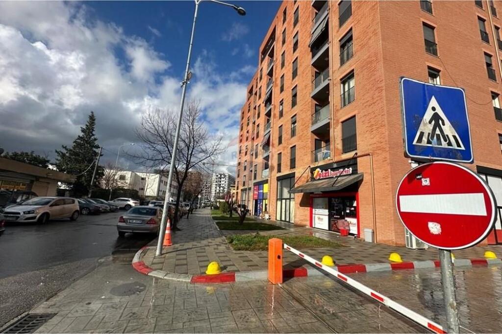 Service Unit for Sale in Porcelan !