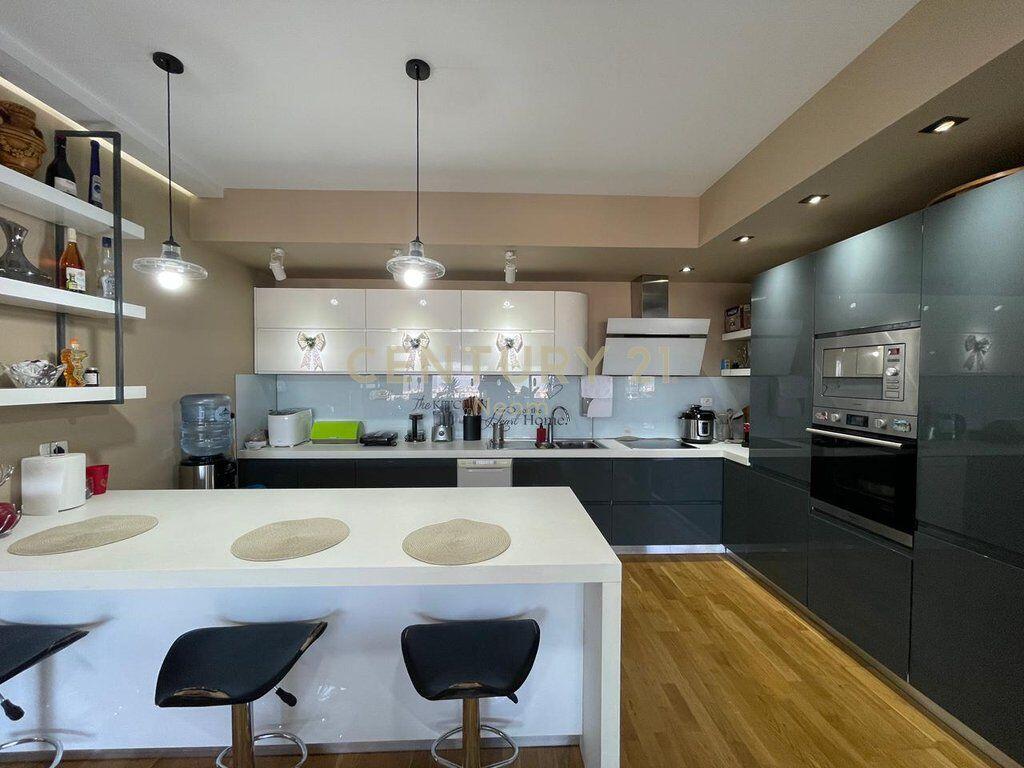 SHESIM, APARTAMENT 3+1+2+POST PARKIMI, KOPSHTI BOTANIK!