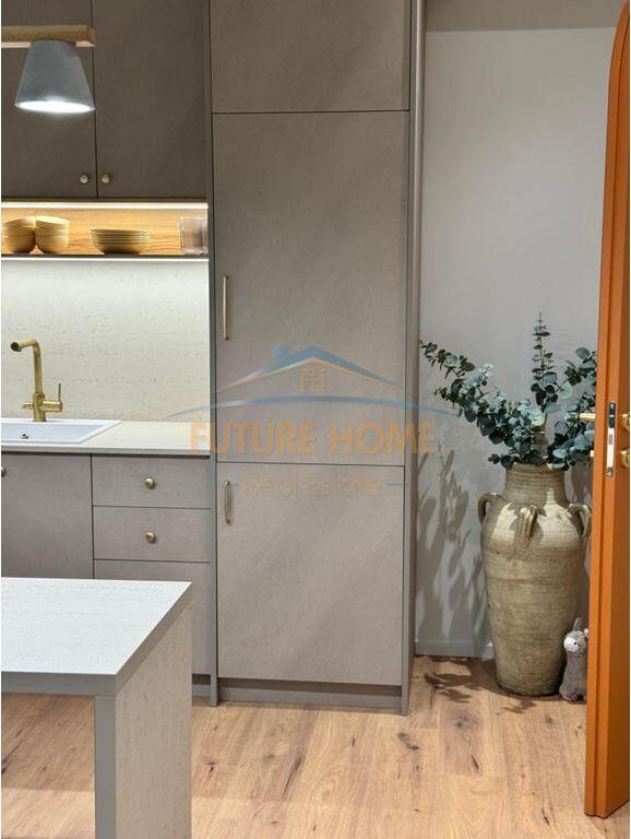 Qira, Apartament 2+1, Myslym Shyr