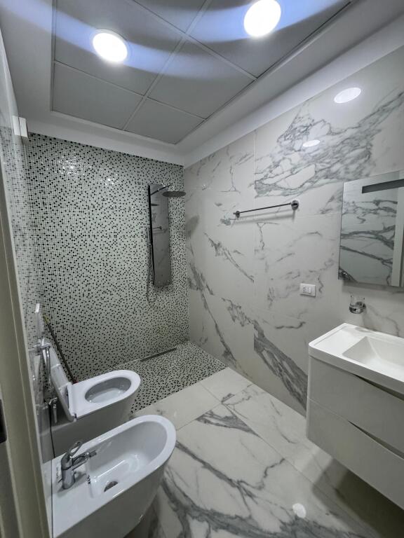 🏡 Jepet me qira apartament 2+1+2 📍 Kompleksi Fiori di Bosco, Tiranë💶 Çmimi: 650 € / muaj