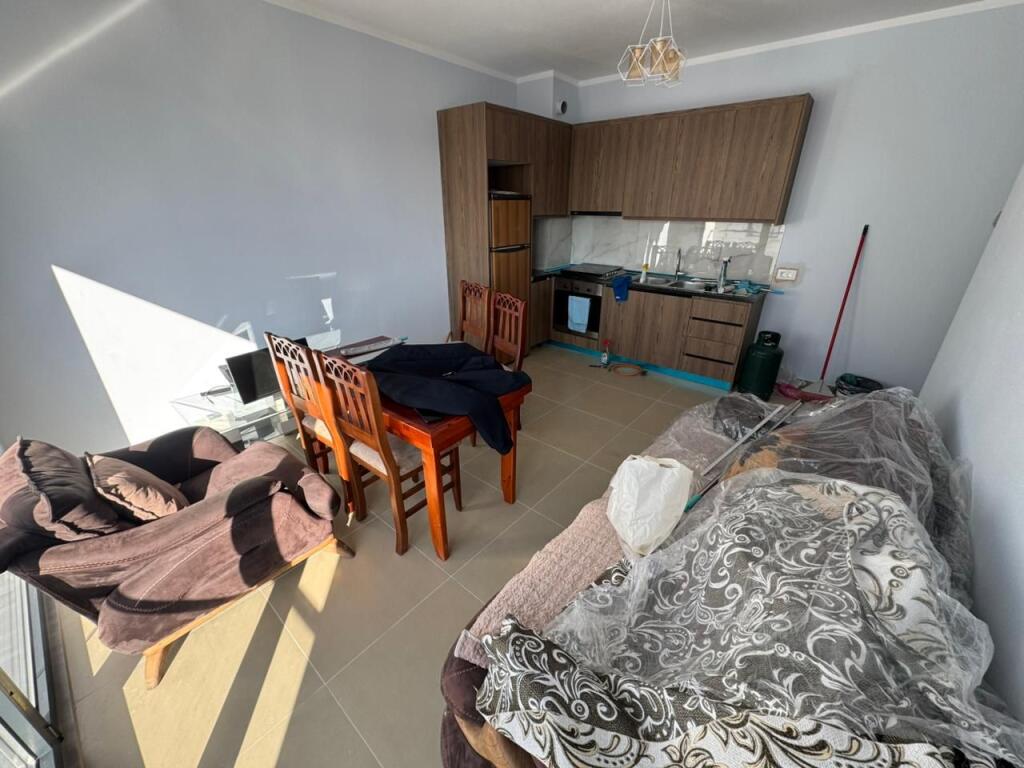 🏡 Jepet me Qira Apartament 2+1 – Porcelan (përballë Klan TV)💰 50000 lekë / muaj