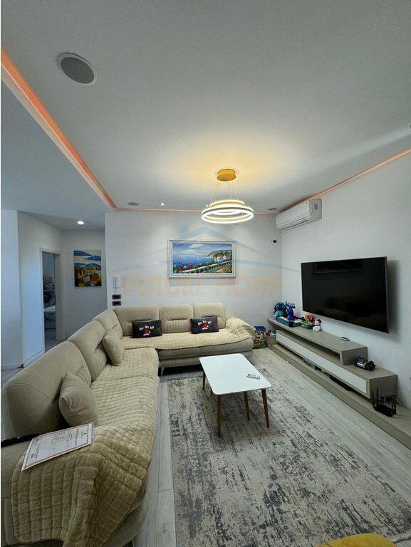 Apartament ne shitje 2+1+2+ Verande, Shkozë