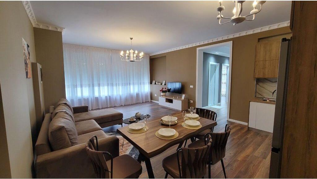 SUPER APARTAMENT MODERN 2+1+VERANDE PER SHITJE TEK XHAMIA KOPSHTI BOTANIK! 325,000 € Sip. Totale  170m2