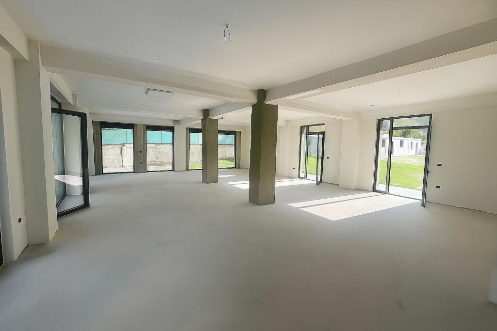 BUSINESS PREMISES +LAND NEAR TEG 3,000 €