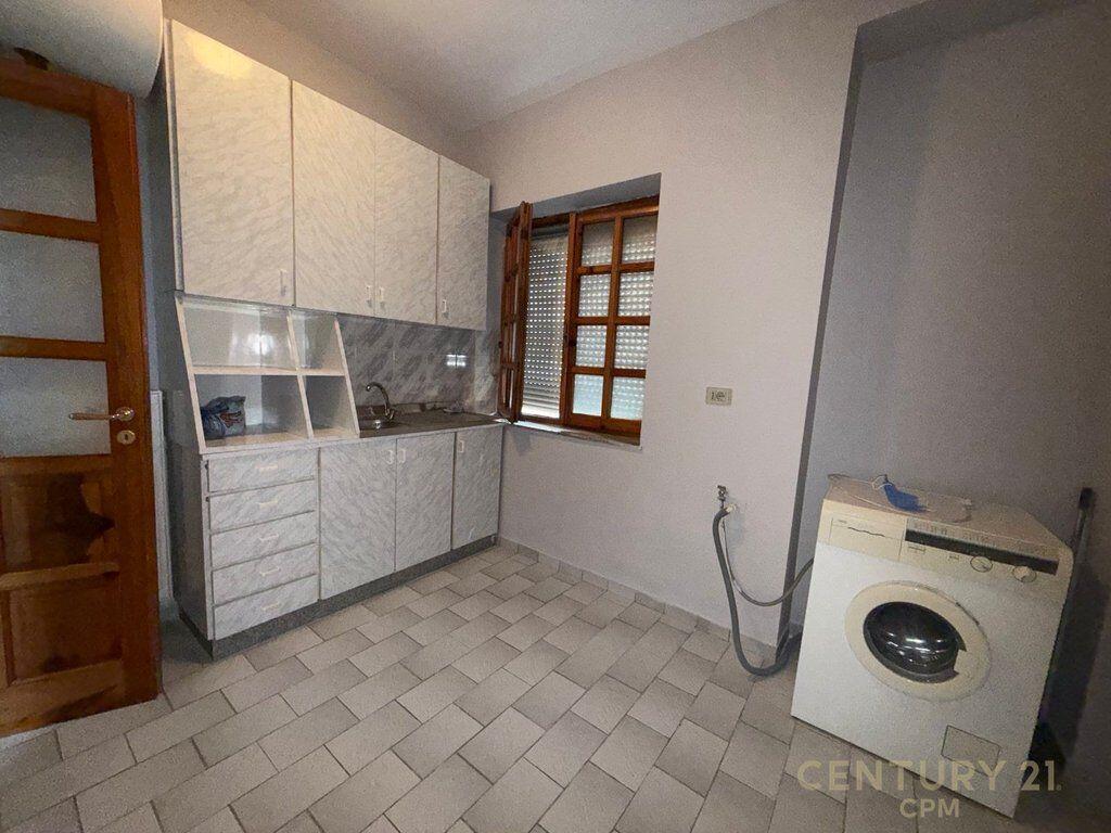 Vile me qira për zyrë pranë Shkollës Mihal Grameno