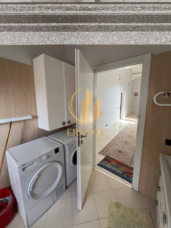 Jepet me qira  Apartament 4+1 i mobiluar