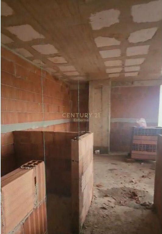 Apartament 2+1 Për Shitje në Ish Fusha e Aviacionit, Tiranë