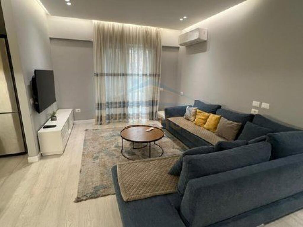 Shitet, Apartament 2+1+2, Rruga e Barrikadave, Tiranë