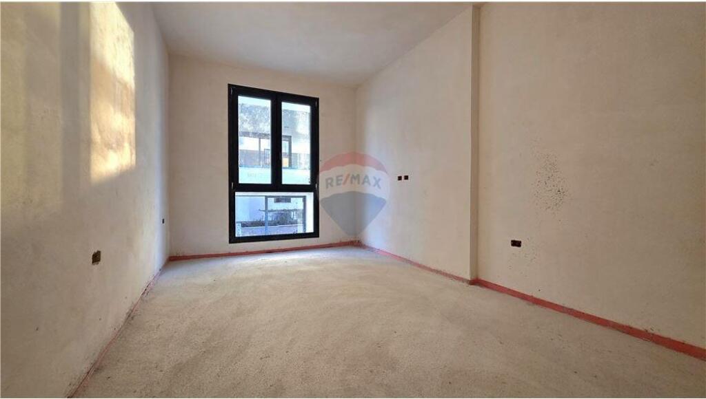 🏢 Apartament 2+1+2 për Shitje – Lungo Mare, Vlorë