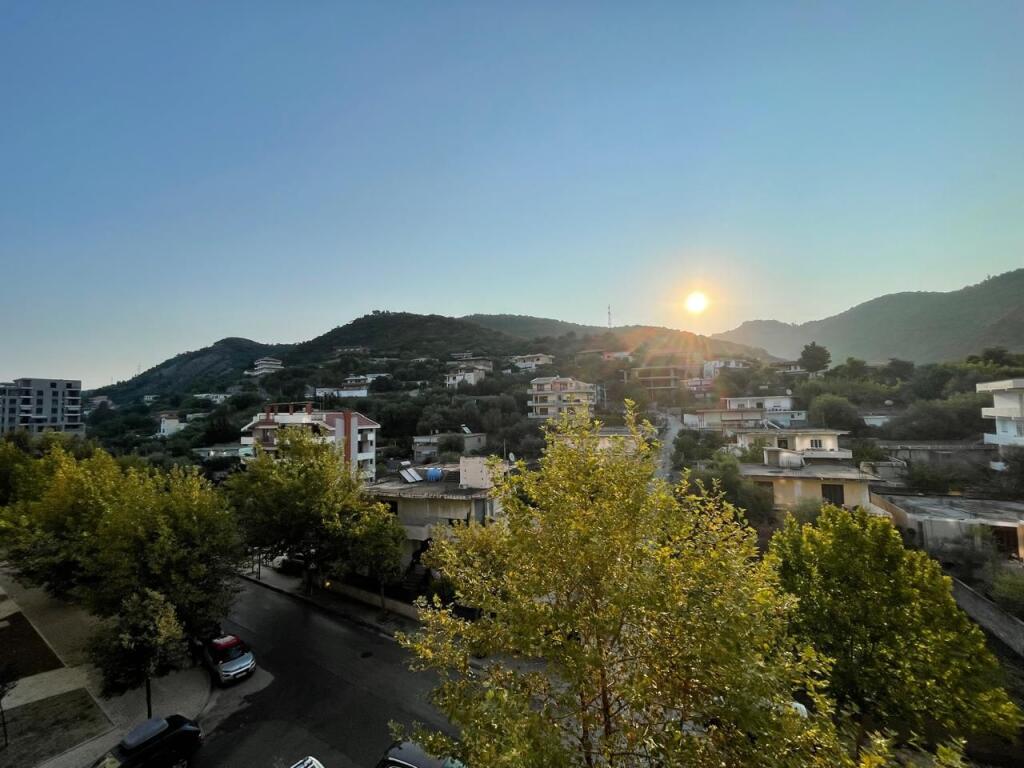 JEPET ME QIRA GARSONIERE NE LUNGOMARE VLORE