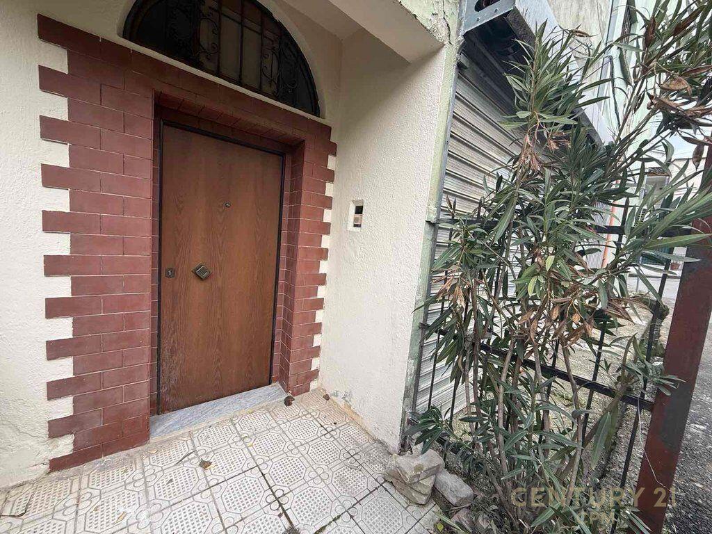 Vile me qira për zyrë pranë Shkollës Mihal Grameno