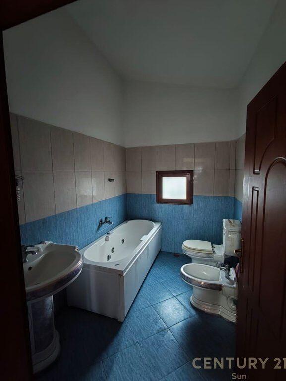 Shitet vilë 3-katëshe në Hamallaj, Durrës