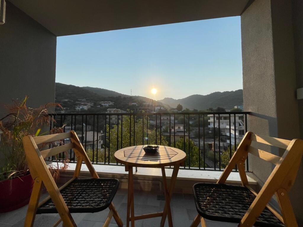 JEPET ME QIRA GARSONIERE NE LUNGOMARE VLORE