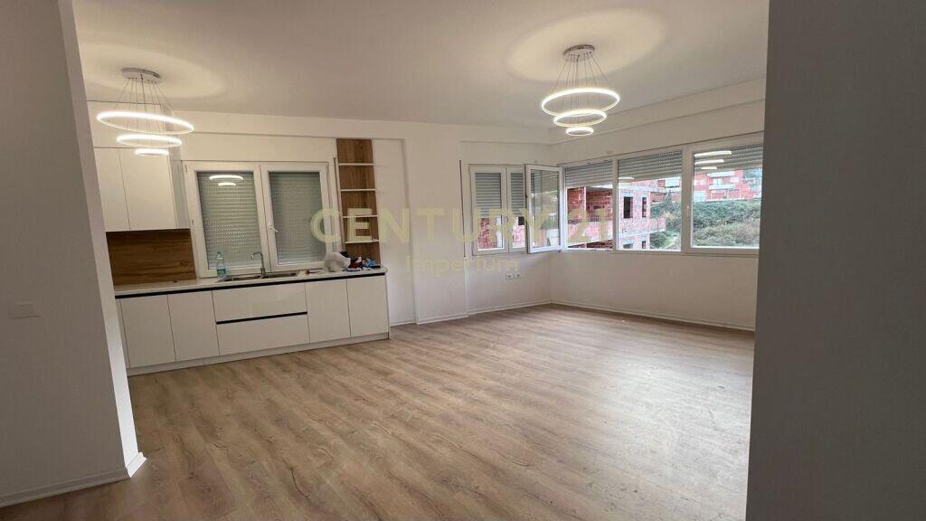 Apartament 2+1+2 TEK KOPSHTI BOTANIK PER QIRA