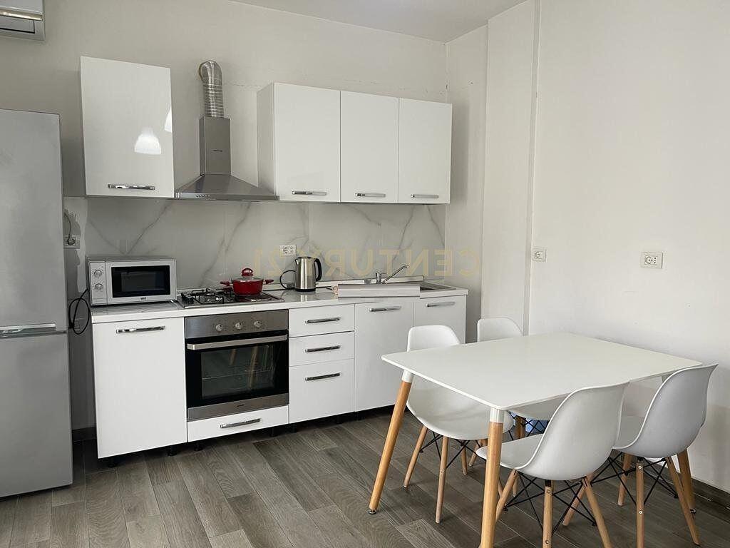 ALI DEMI, JAPIM APARTAMENT 1+1 PER QIRA!