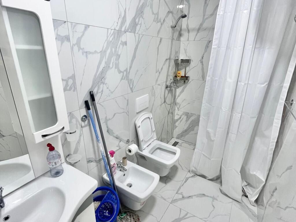 Apartament 1+1+parkim per qira,Rruga Jordan Misja