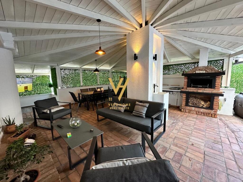 SHITET PENTHOUSE 3+1+2+VERANDE TE MALI I ROBIT, GOLEM 300.000 EURO