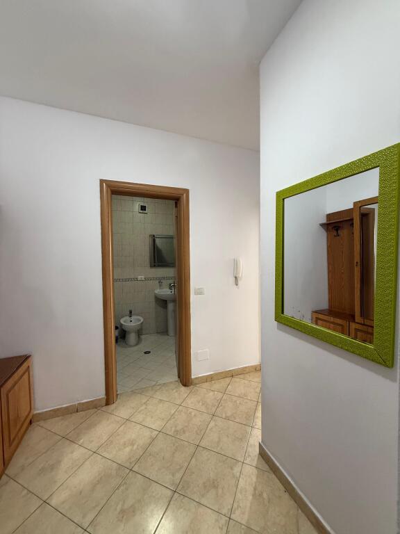 Jepet me qira apartament 2+1+2 me verandë – 21 Dhjetori