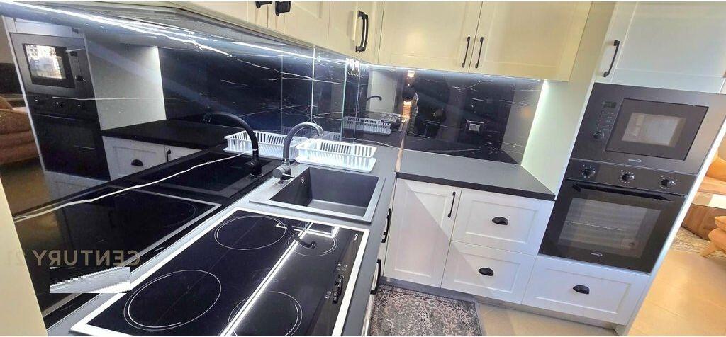 Shitet apartament 2+1+2 Ballkone në zonën e Liqenit të Thatë, pranë Hotel Radisson.