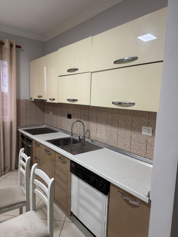 Apartament me qera