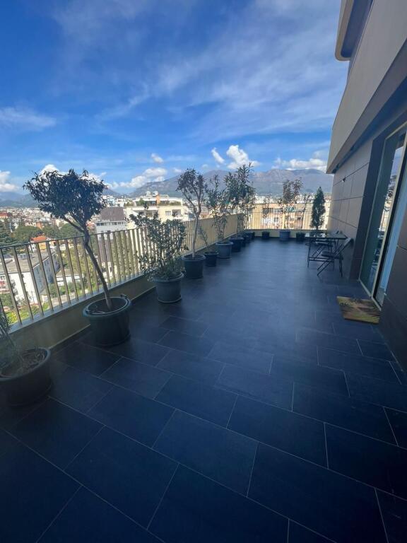 Affittasi appartamento 2+1+2 con veranda + posto auto vicino a Air Albania, Golden Park Residence