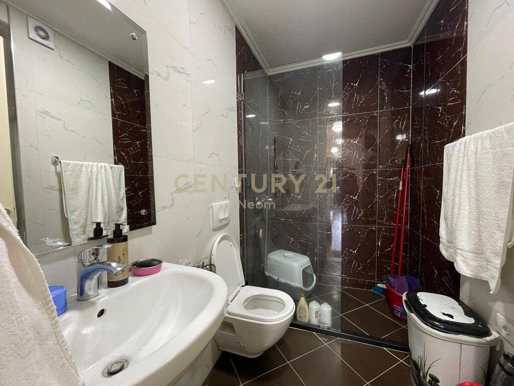 SHESIM, APARTAMENT 3+1+2+POST PARKIMI, KOPSHTI BOTANIK!