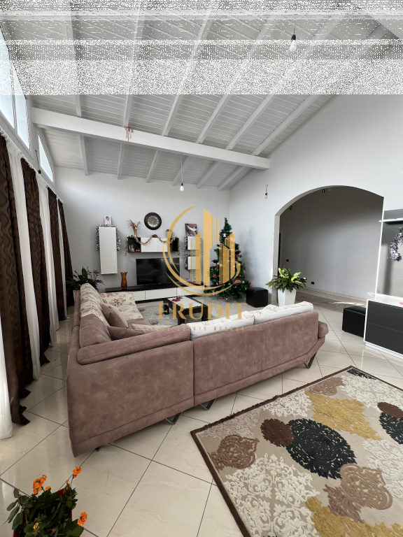 Jepet me qira  Apartament 4+1 i mobiluar