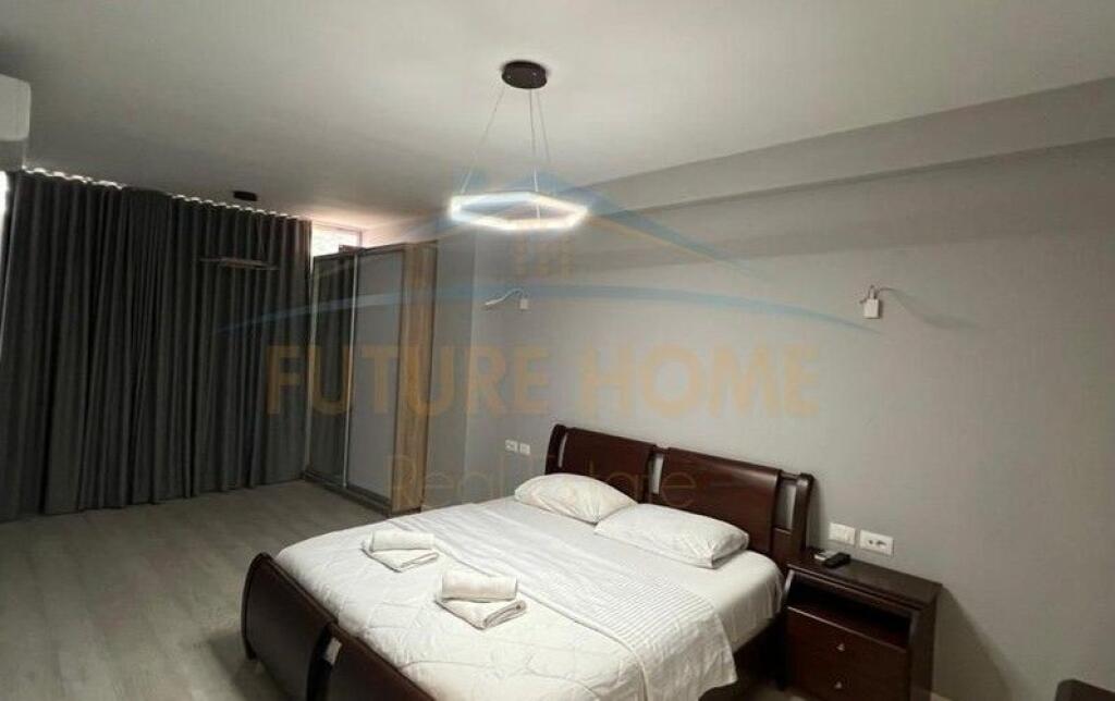 Shitet, Apartament 2+1+2, Rruga e Barrikadave, Tiranë