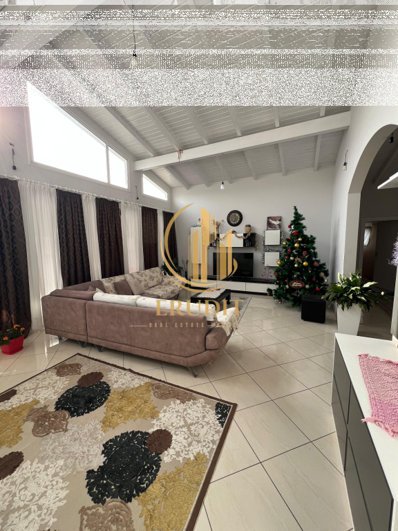 Jepet me qira  Apartament 4+1 i mobiluar