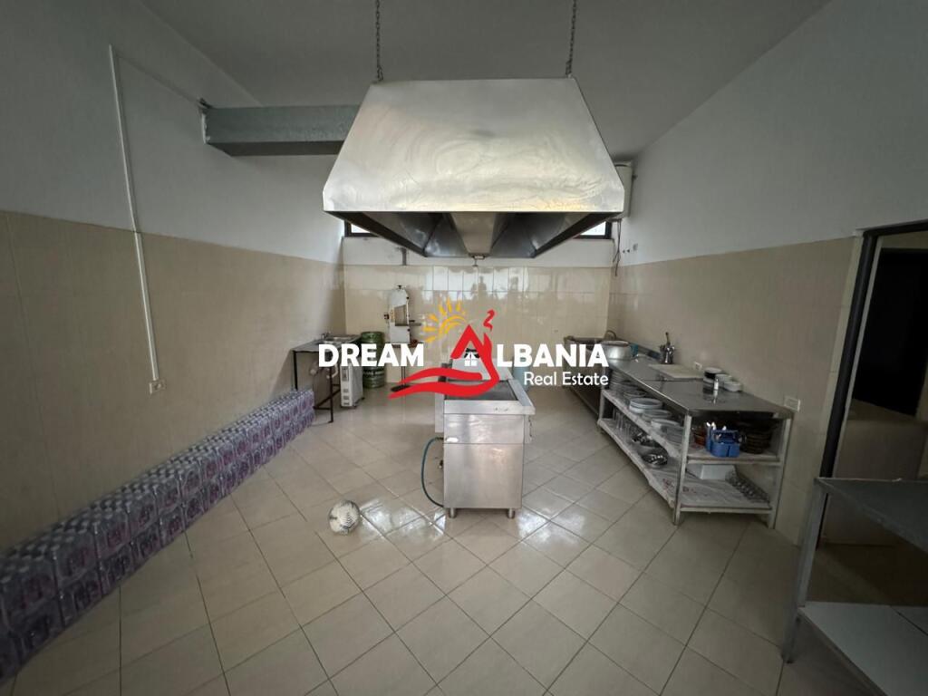 Premises for rent at the entrance of Fresku, in Tirana (ID 42711053 )