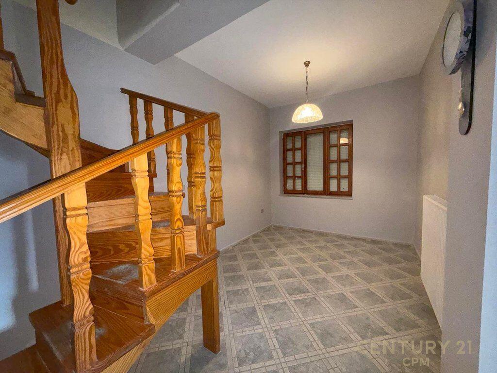 Vile me qira për zyrë pranë Shkollës Mihal Grameno