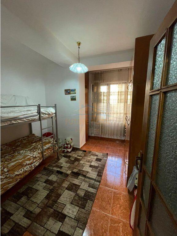 Shitet, Apartament 2+1, Bllok, Tiranë.