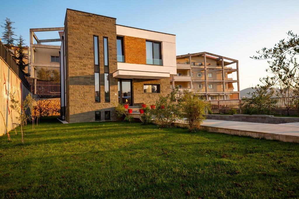 JEPET ME QIRA VILE INDIVIDUALE NE SAUK !