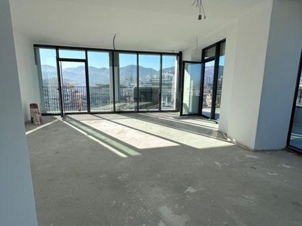 Shitet, Apartament 3+1+2, Lake View Residence, Tiranë.