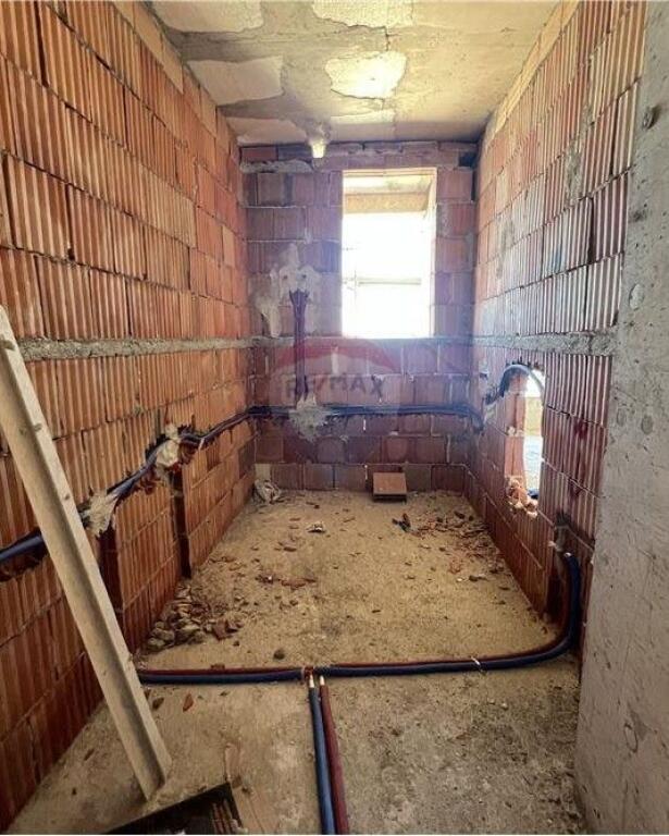 🏢 Apartament 1+1 për Shitje – Lungo Mare, Vlorë