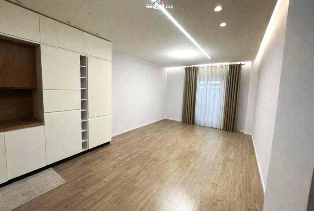 Zyre Me Qera 2+1 Tek Univers City (ID BZ2785) Tirane