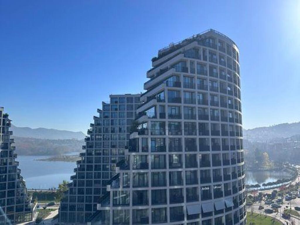 Shitet, Apartament 3+1+2, Lake View Residence, Tiranë.