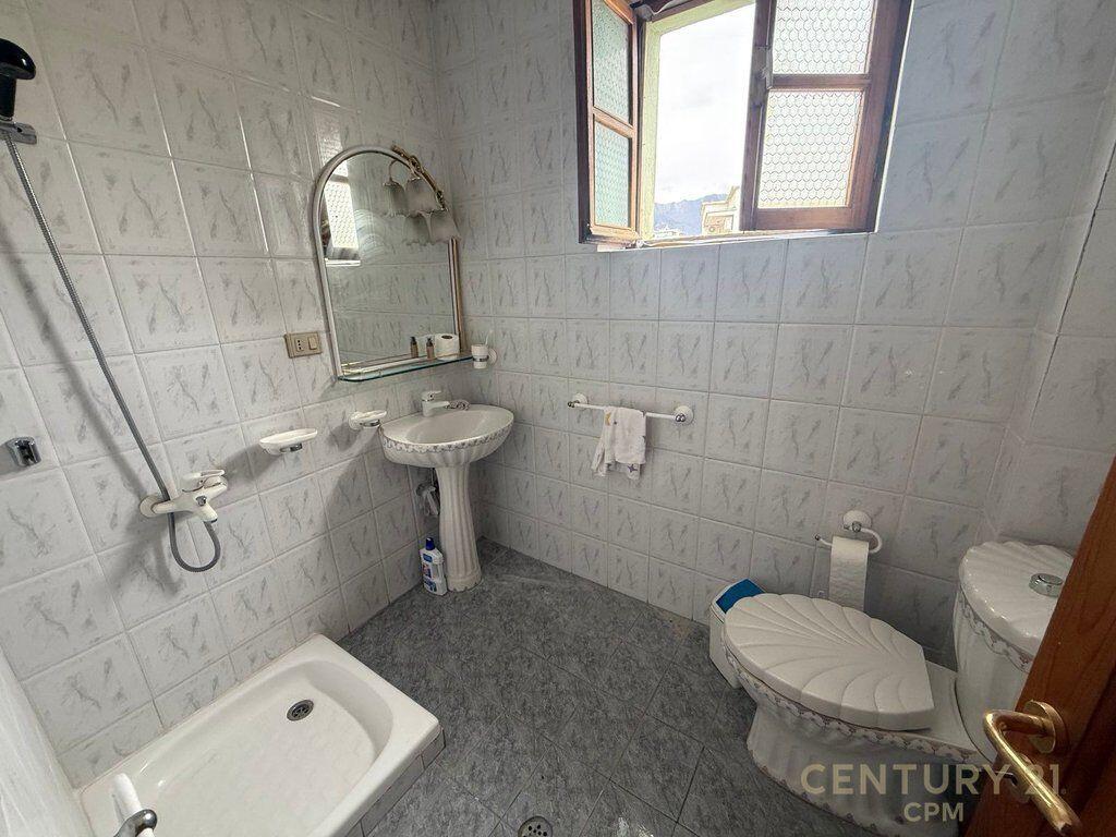 Vile me qira për zyrë pranë Shkollës Mihal Grameno