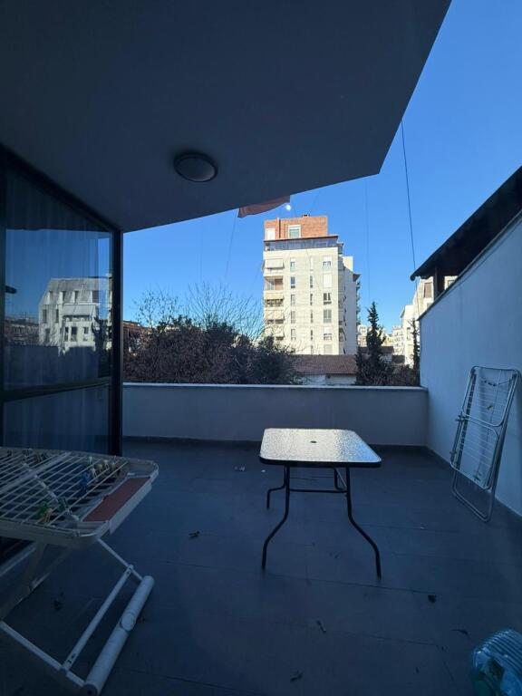 Jepet me qira apartament 2+1+2 me verandë – 21 Dhjetori