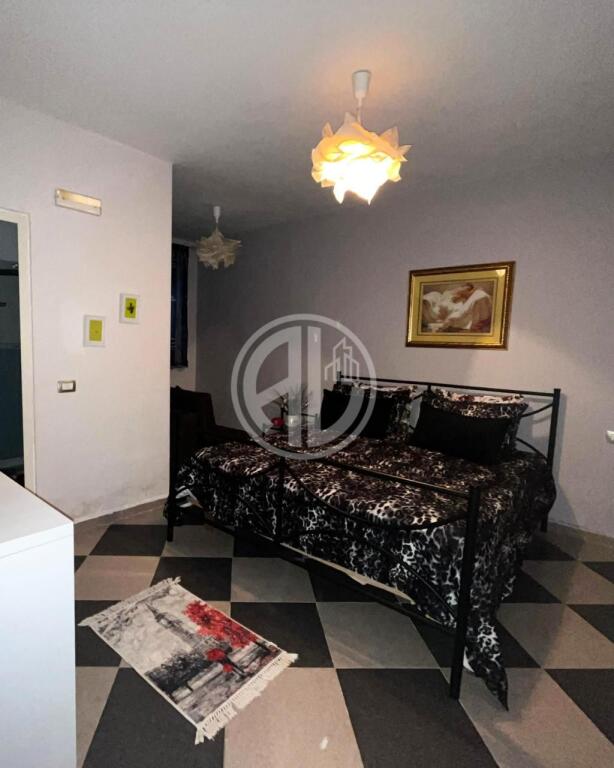 Shiten 2 apartamente 1+1 me verandë – Shkëmbi i Kavajës