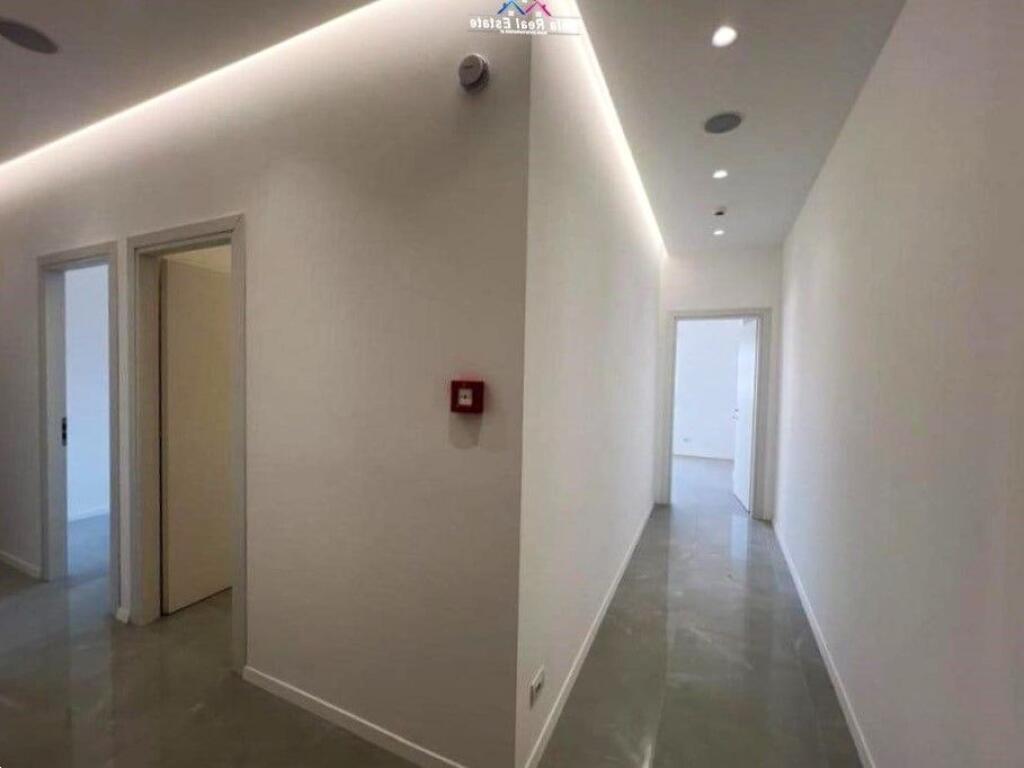 Zyre Me Qera 3+1 Prane Harry Fultz (ID BZ2786) Tirane