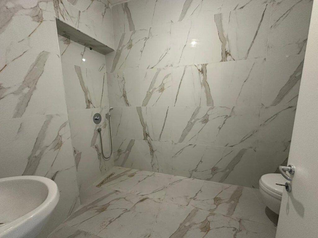 We sell a 2+1+2 apartment on Barrikadave Street 283,000 € Total area 110m2