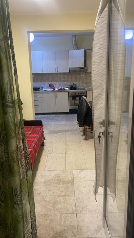 🏡 JEPET ME QIRA APARTAMENT 1+1 – QENDËR, PAZARI I RI