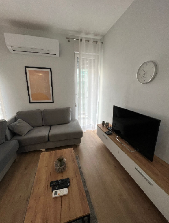 🏠 Jepet me qira apartament modern 2+1+2  📍 Rr. Dritan Hoxha – Zona Aura
