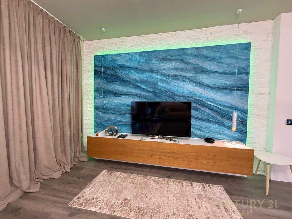 Affittasi appartamento di lusso 2+1 con posto auto vicino a Caffè Flora