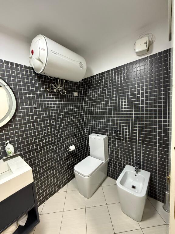 Jepet me Qira Apartament 2+1 tek Pallati me Shigjeta.