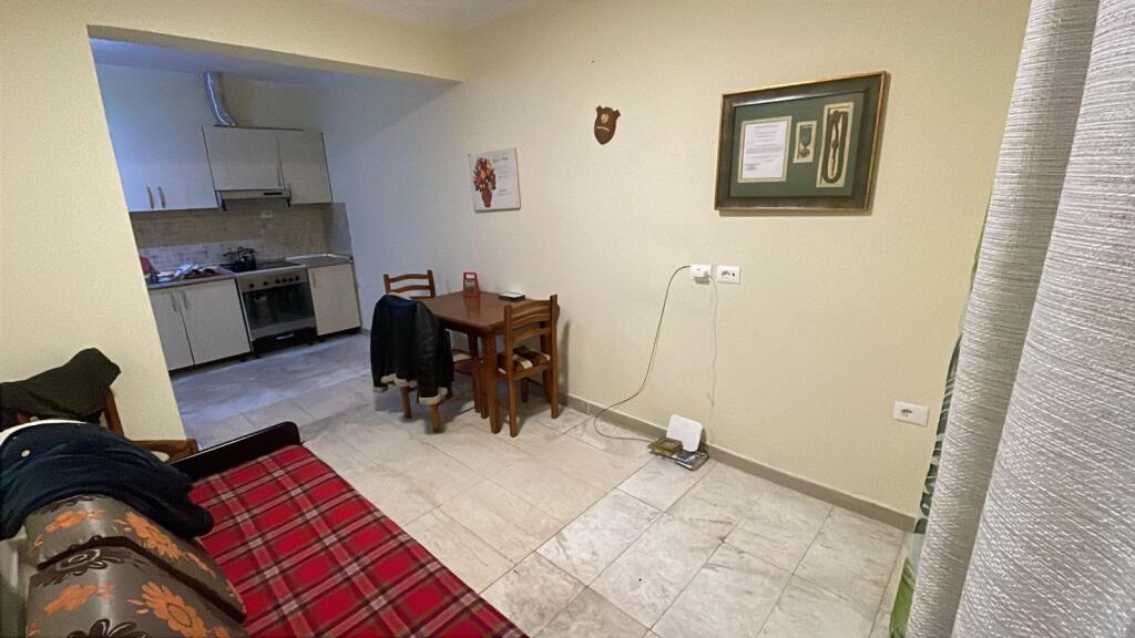 🏡 JEPET ME QIRA APARTAMENT 1+1 – QENDËR, PAZARI I RI