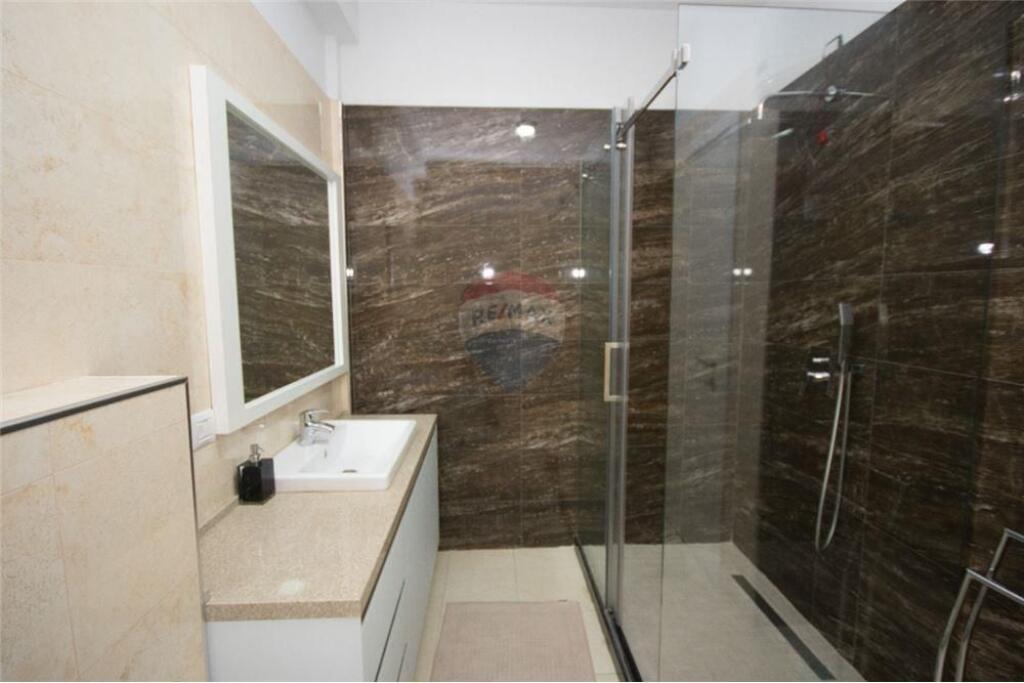 Apartament per qera 3+1+2 te Ring Center