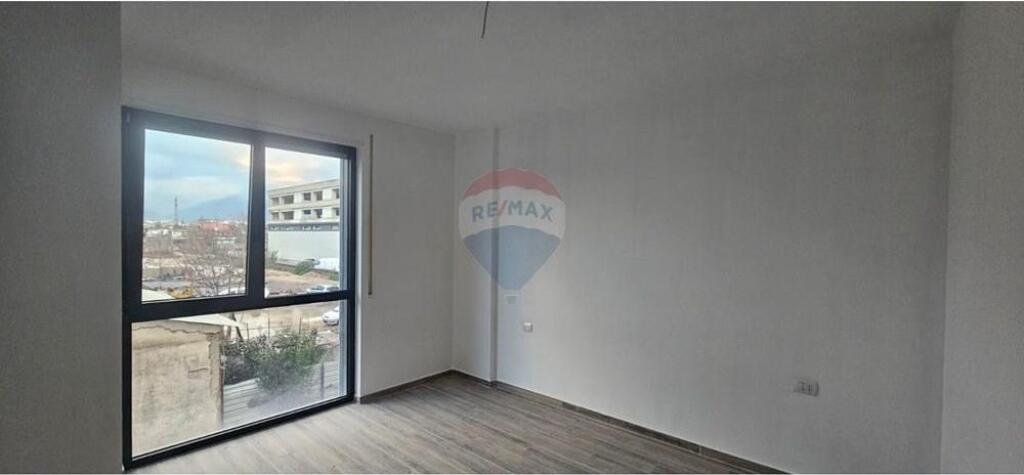 Shitet Apartament 1+1+ballkon +garazh tek Tirana Entry