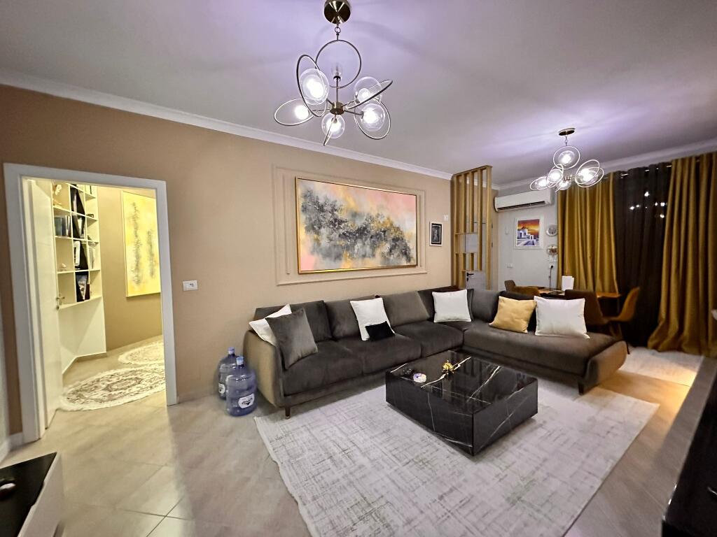 Apartament ne shitje te Eleonor !